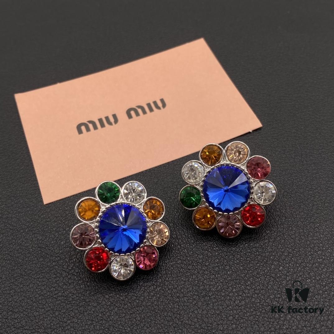 693016d412f62673a6facc64 Miu Miu Elegant Heart Pearl Ear Cuffs – Minimalist Luxury Design with Vintage Charm