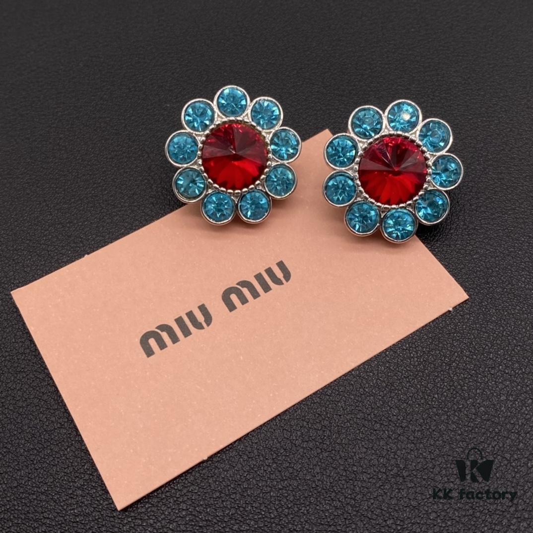 693016db12f62673a6facc6b Miu Miu Textured Luxury Pearl Heart Ear Cuff, Minimalist Design with Retro Charm, Must-Have Summer Fashion Accessory
