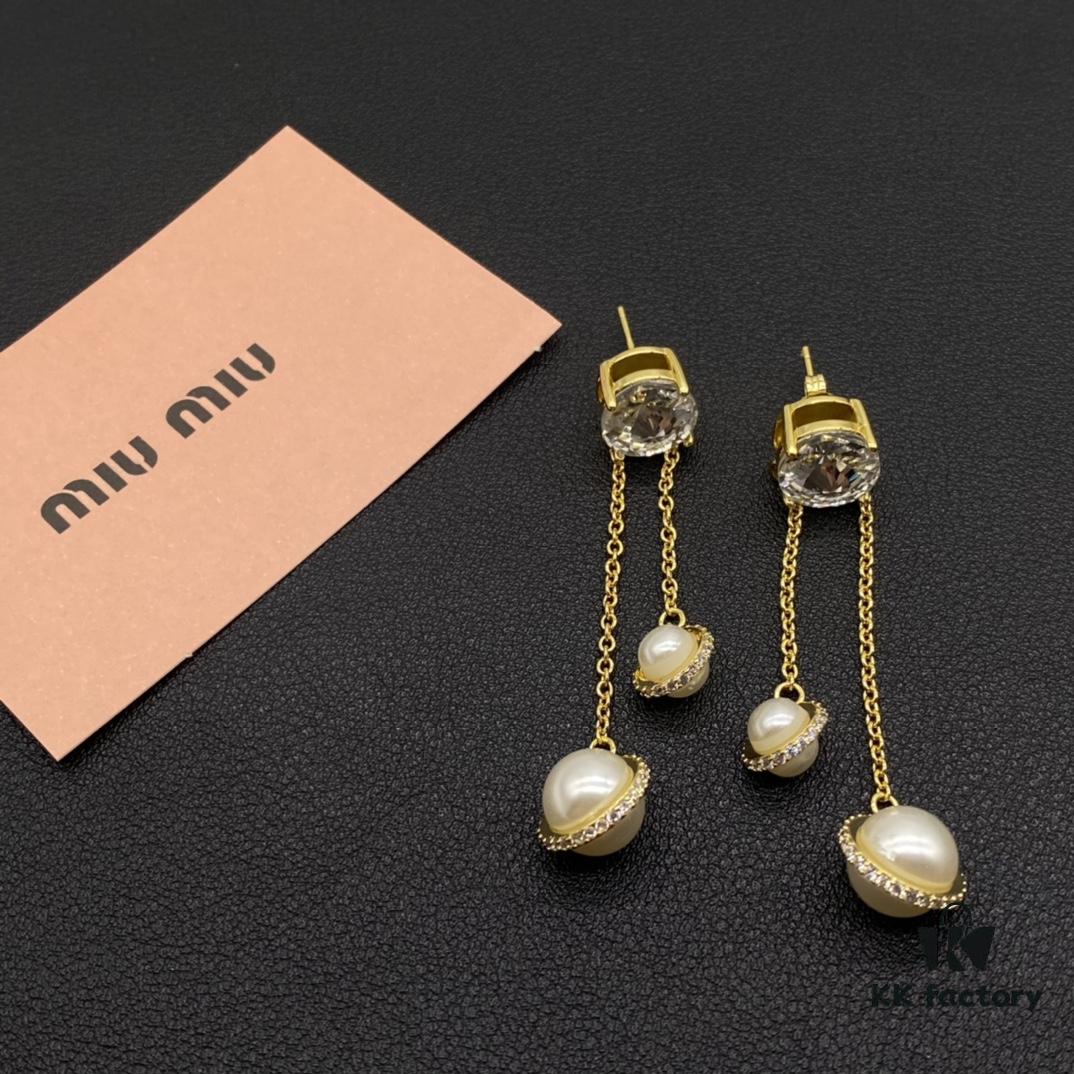 693016df12f62673a6facc70 Miu Miu Textured Luxury Pearl Heart Stud Earrings, Minimalist Design with Vintage Charm, Must-Have Summer Fashion Accessory
