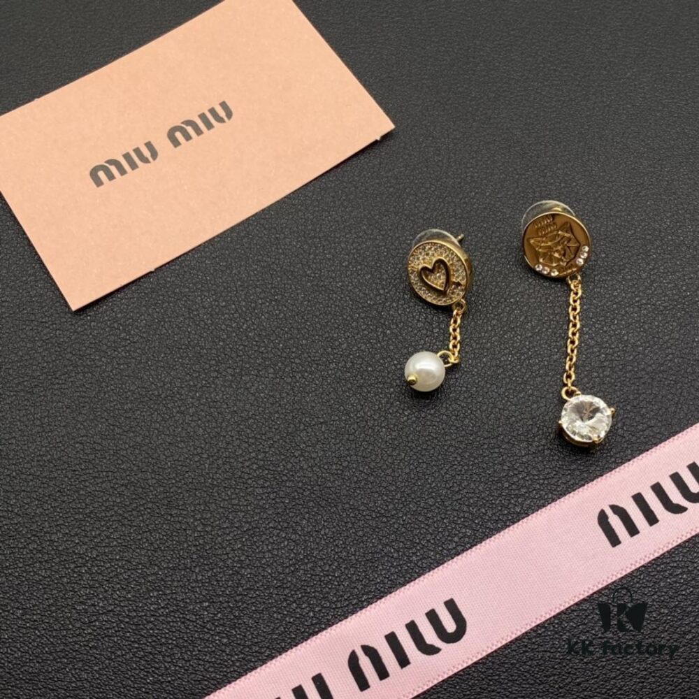 693016e012f62673a6facc71 Miu Miu Textured Luxurious Pearl Heart Stud Earrings, Minimalist Design with Vintage Charm, Must-Have Summer Fashion Accessory