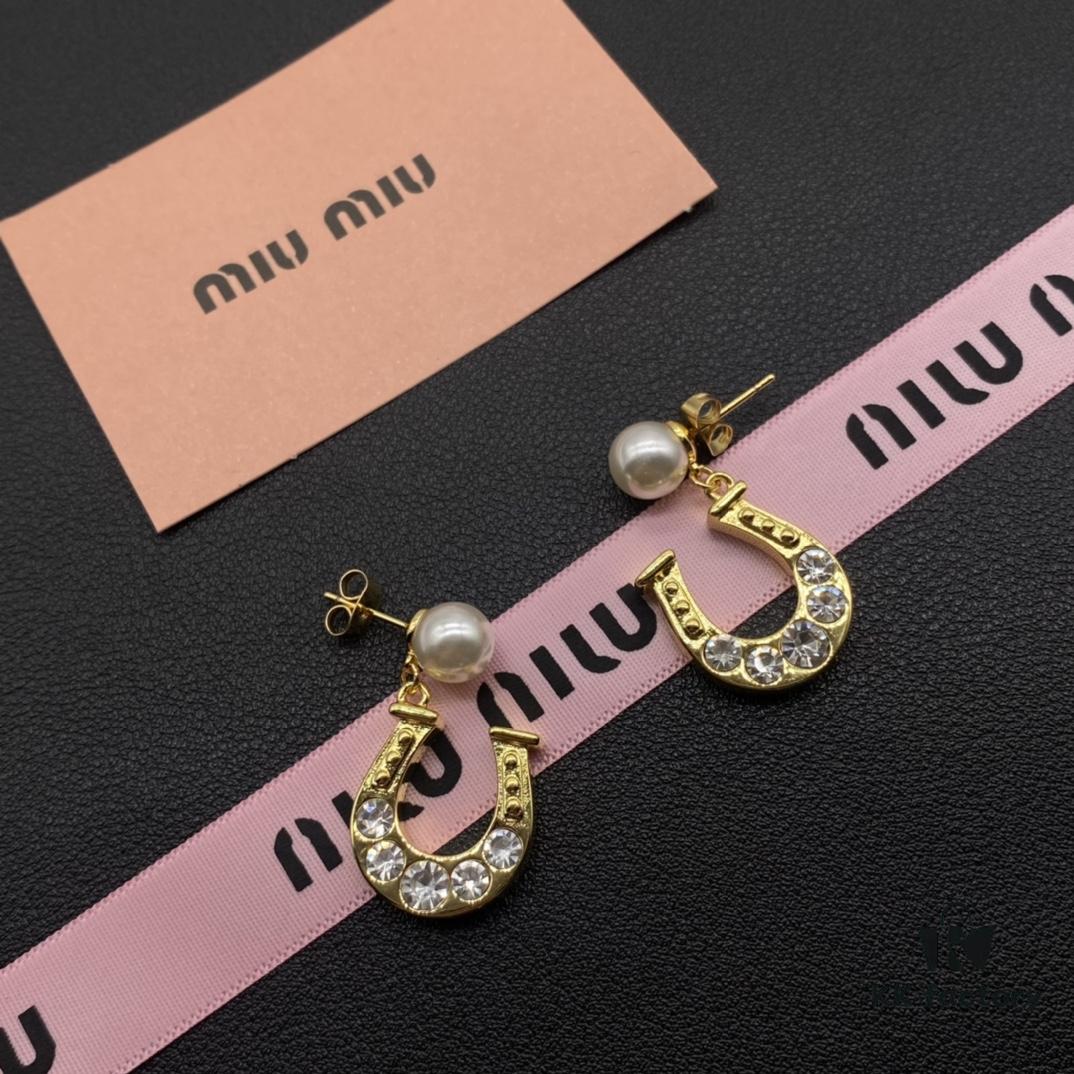 693016e512f62673a6facc75 Miu Miu Textured Luxury Pearl Heart Stud Earrings, Minimalist Amore Design with Vintage Charm, Must-Have Summer Fashion Accessory