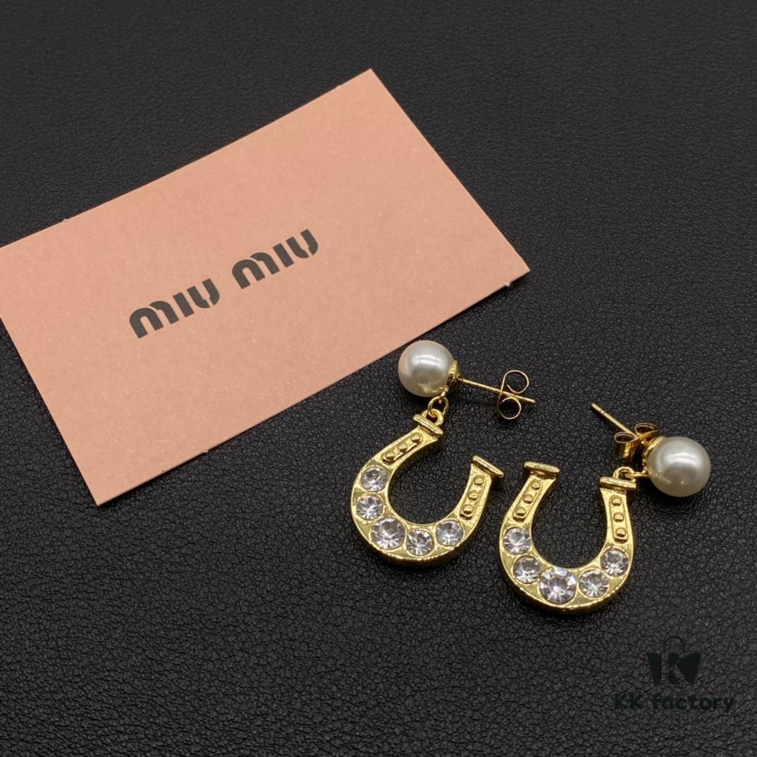 693016e912f62673a6facc77 Miu Miu Textured Luxury Pearl Heart Stud Earrings, Minimalist Amore Design with Vintage Charm, Must-Have Summer Fashion Accessory