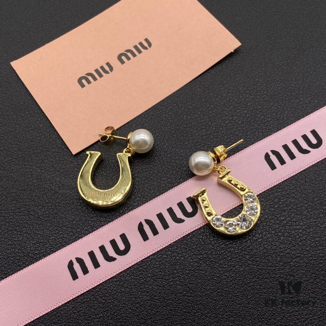 693016ea12f62673a6facc79 Miu Miu Textured Luxury Pearl Heart Stud Earrings, Minimalist Amore Design with Vintage Charm, Must-Have Summer Fashion Accessory