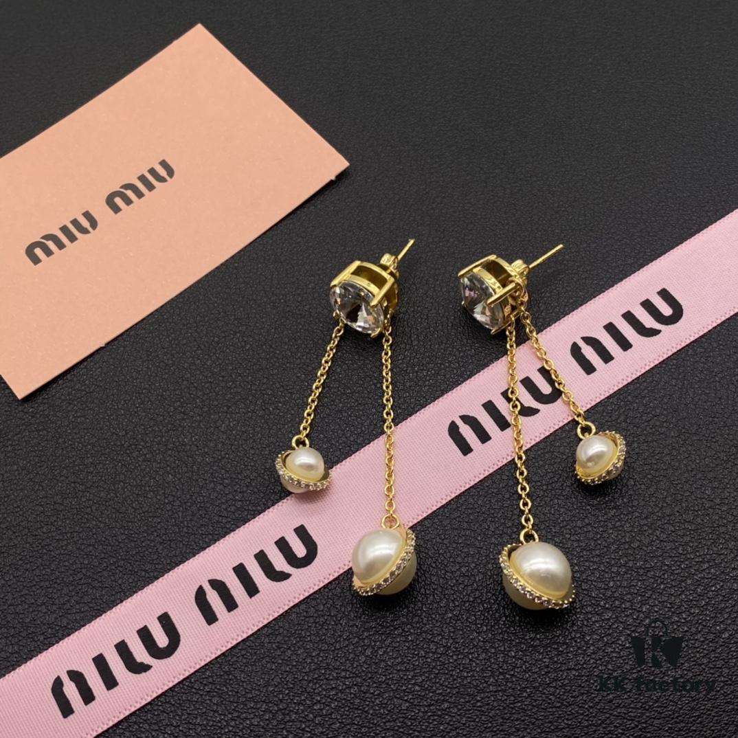 693016fa12f62673a6facc89 Miu Miu Textured Luxury Pearl Heart Stud Earrings, Minimalist Design with Vintage Charm, Must-Have Summer Fashion Accessory