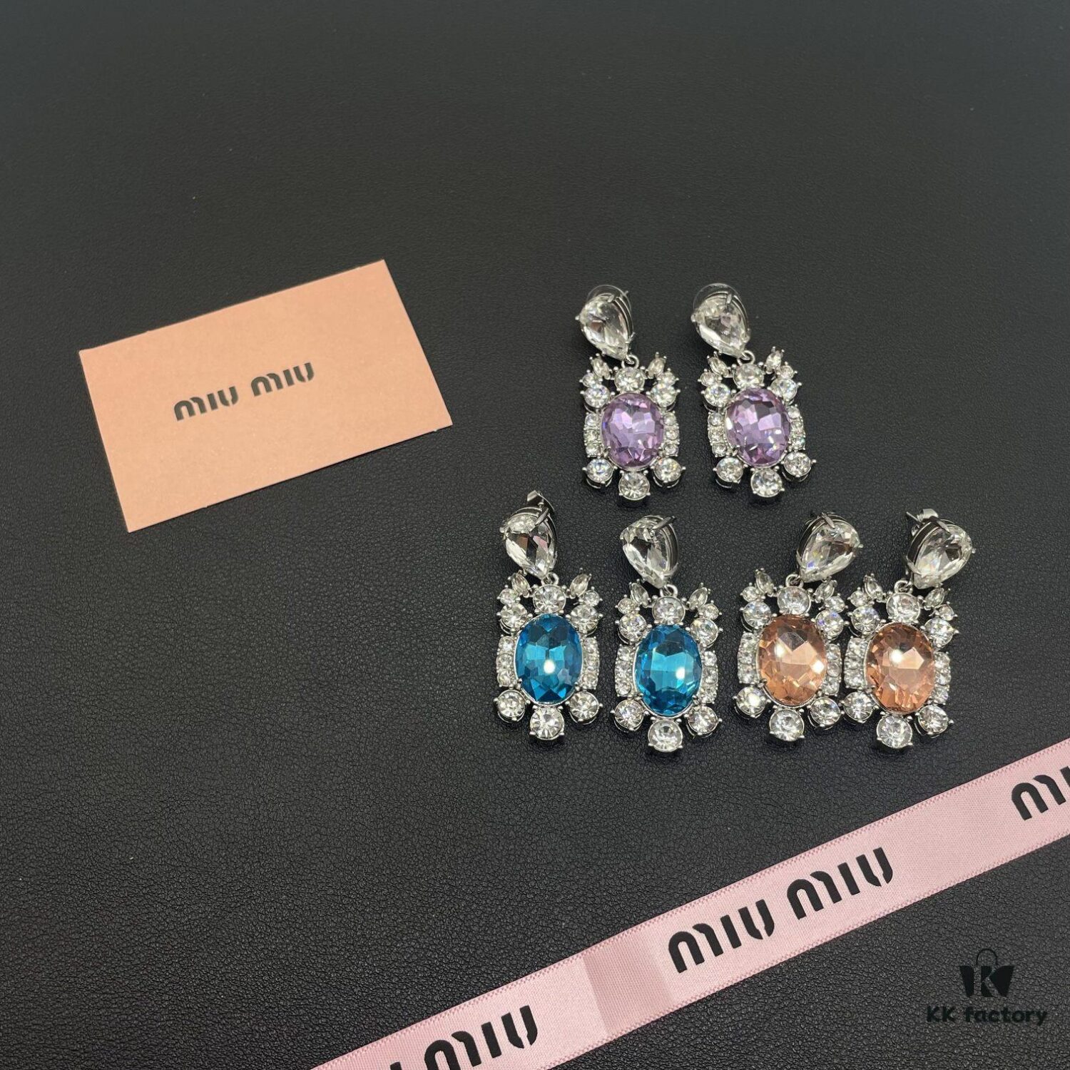 693016ff12f62673a6facc8e Miu Miu Elegant Heart Pearl Stud Earrings, Minimalist Luxury Design with Vintage Charm