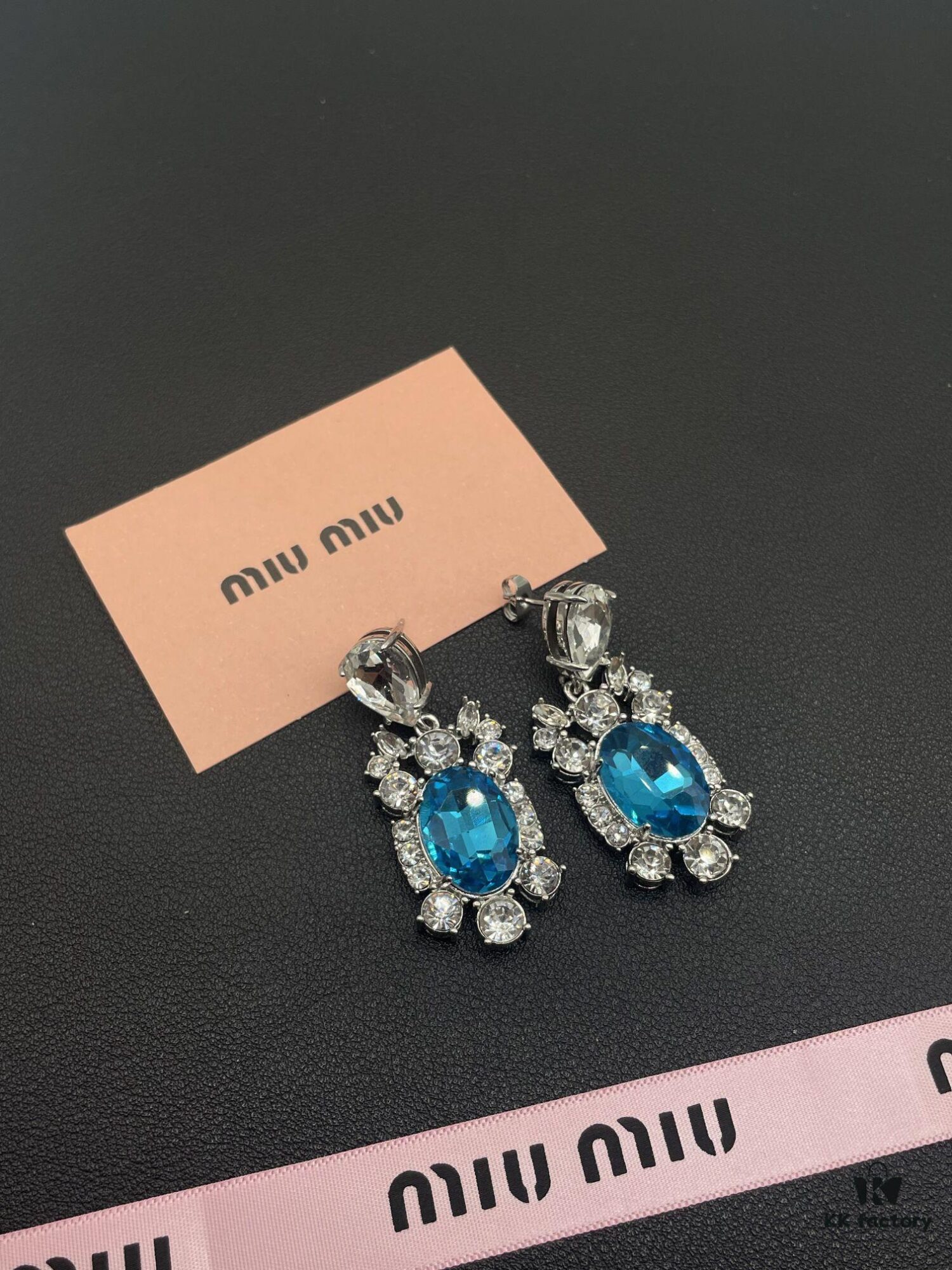 6930170612f62673a6facc95 Miu Miu Elegant Heart Pearl Stud Earrings, Minimalist Luxury Design with Vintage Charm