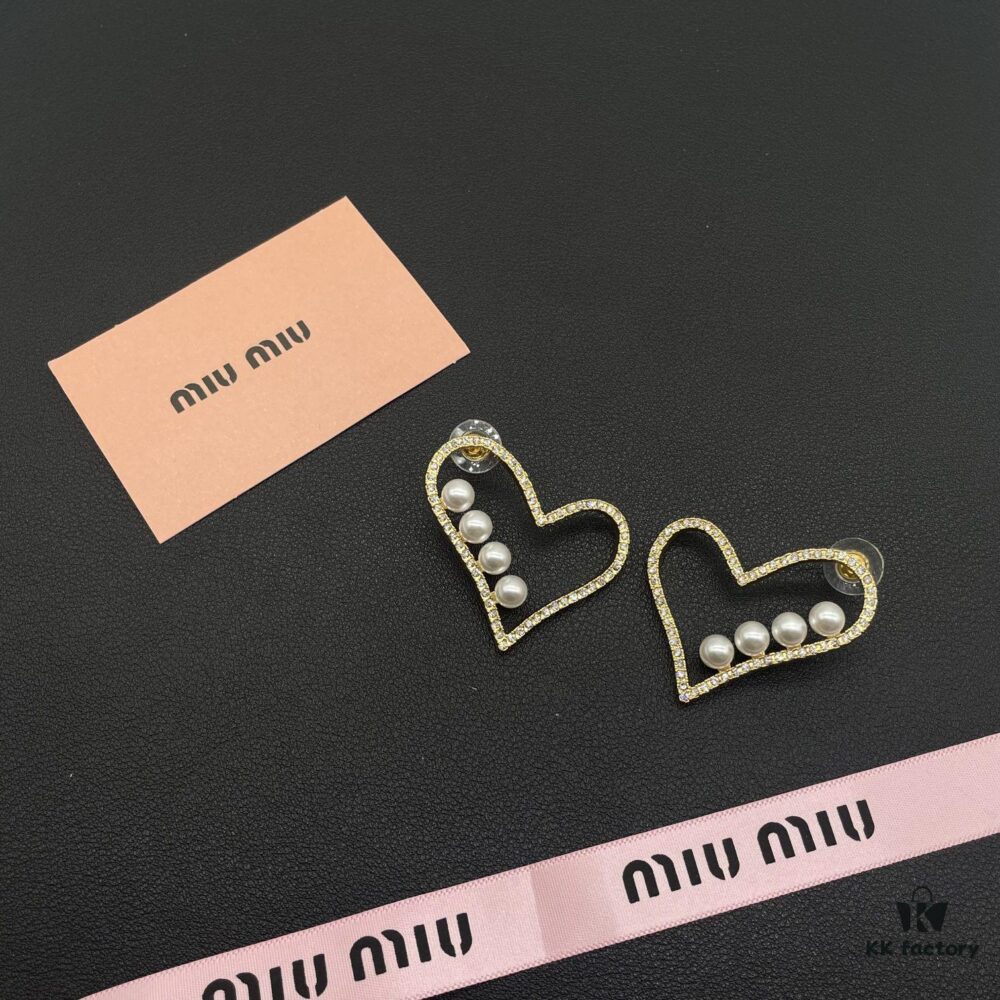 6930170a12f62673a6facc98 Miu Miu Textured Luxurious Pearl Heart Stud Earrings, Minimalist Design with Vintage Charm, Must-Have Summer Fashion Accessory