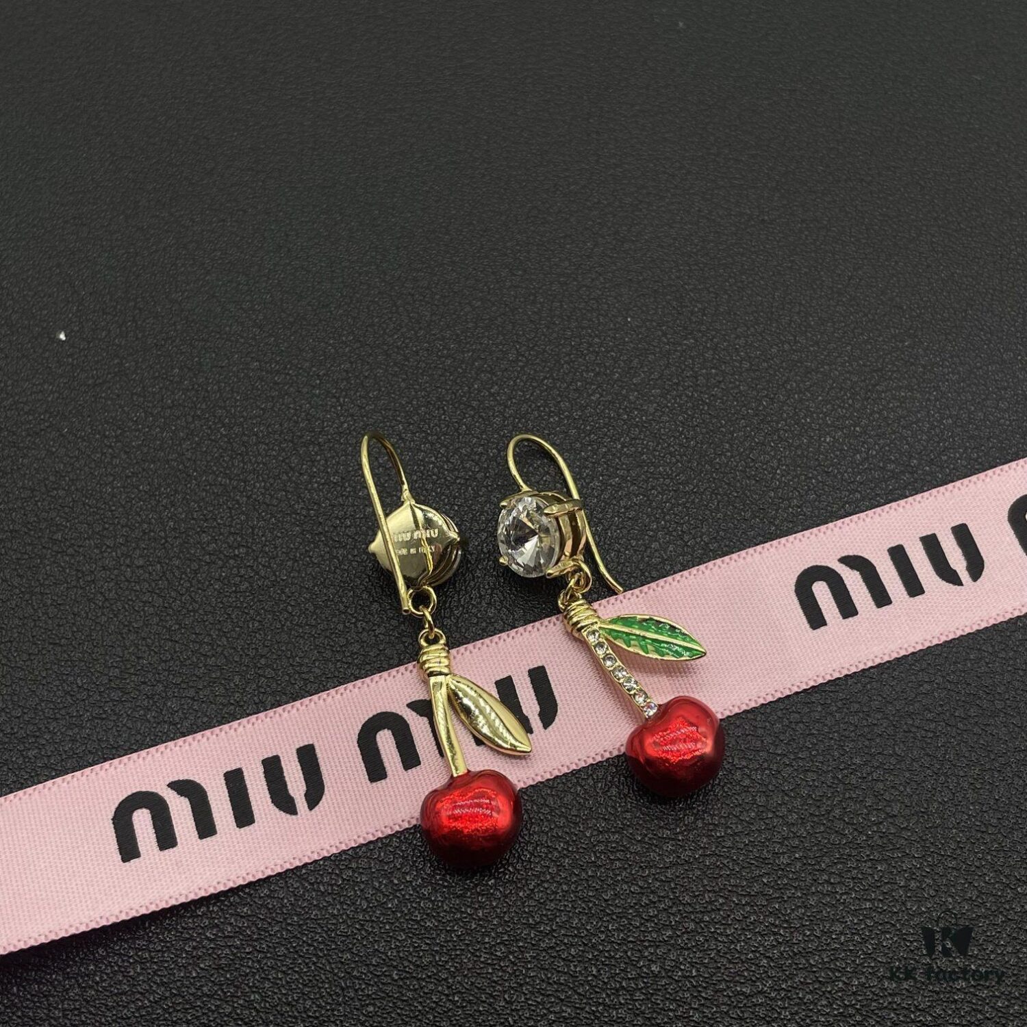 6930171c12f62673a6faccae Miu Miu Textured Luxury Pearl Heart Stud Earrings, Minimalist Design with Vintage Charm, Must-Have Summer Fashion Accessory