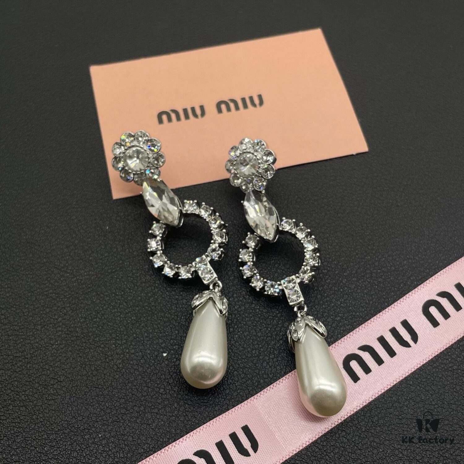 6930171d12f62673a6faccb2 Miumiu Elegant Heart Pearl Stud Earrings, Minimalist Luxury Design with Vintage Charm
