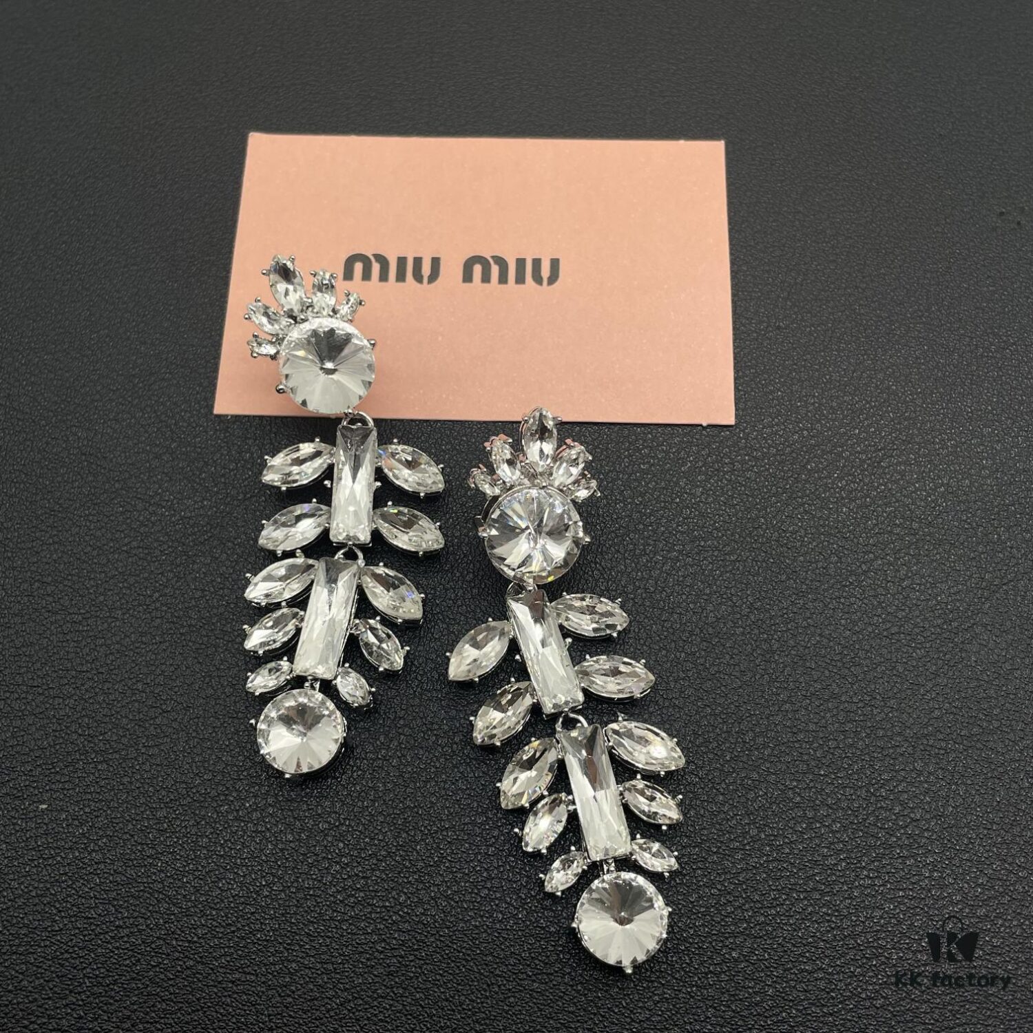 6930172212f62673a6faccb6 Miu Miu Elegant Heart Pearl Stud Earrings, Minimalist Luxury Design with Vintage Charm