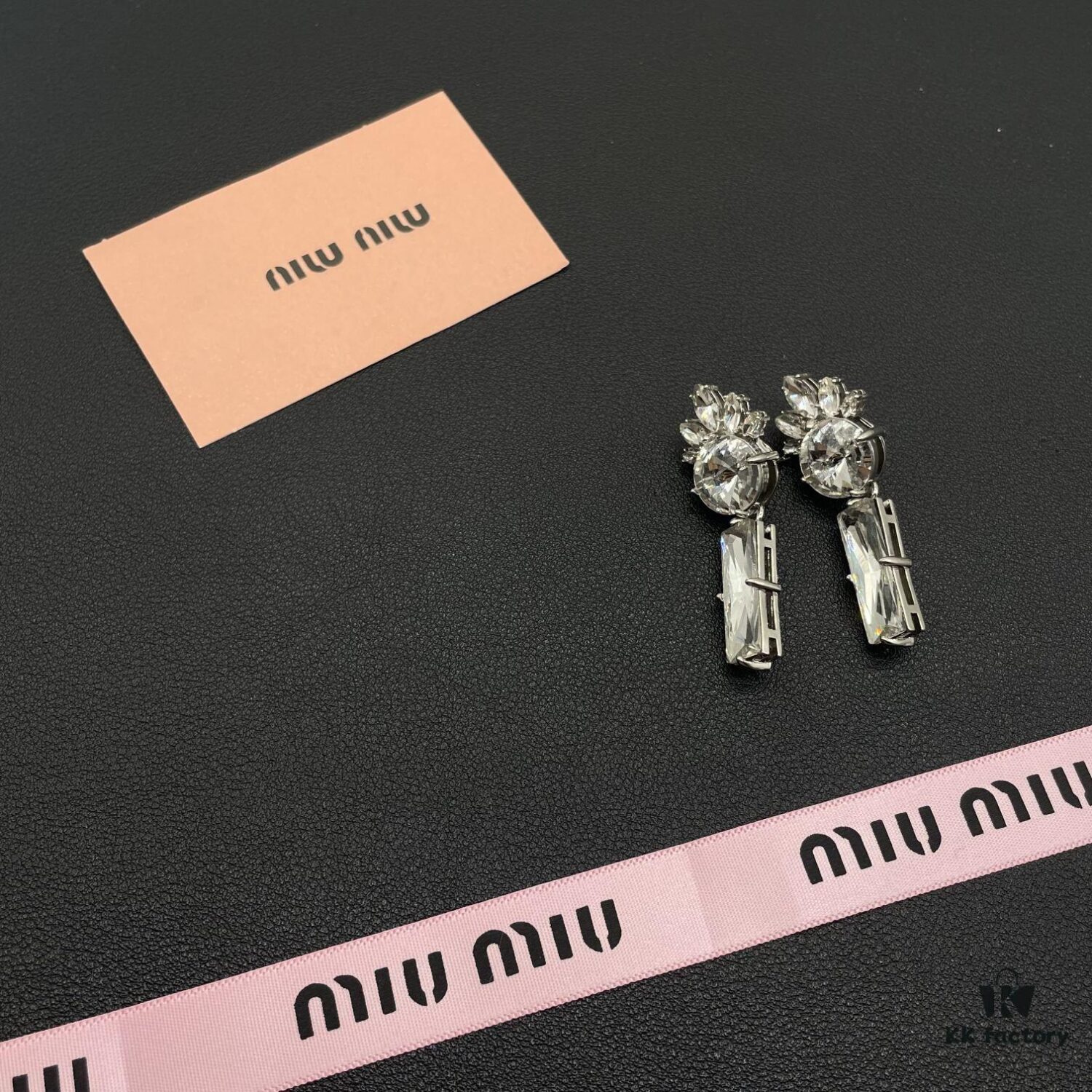 6930172312f62673a6faccb7 Miu Miu Elegant Heart Pearl Stud Earrings, Minimalist Luxury Design with Timeless Charm