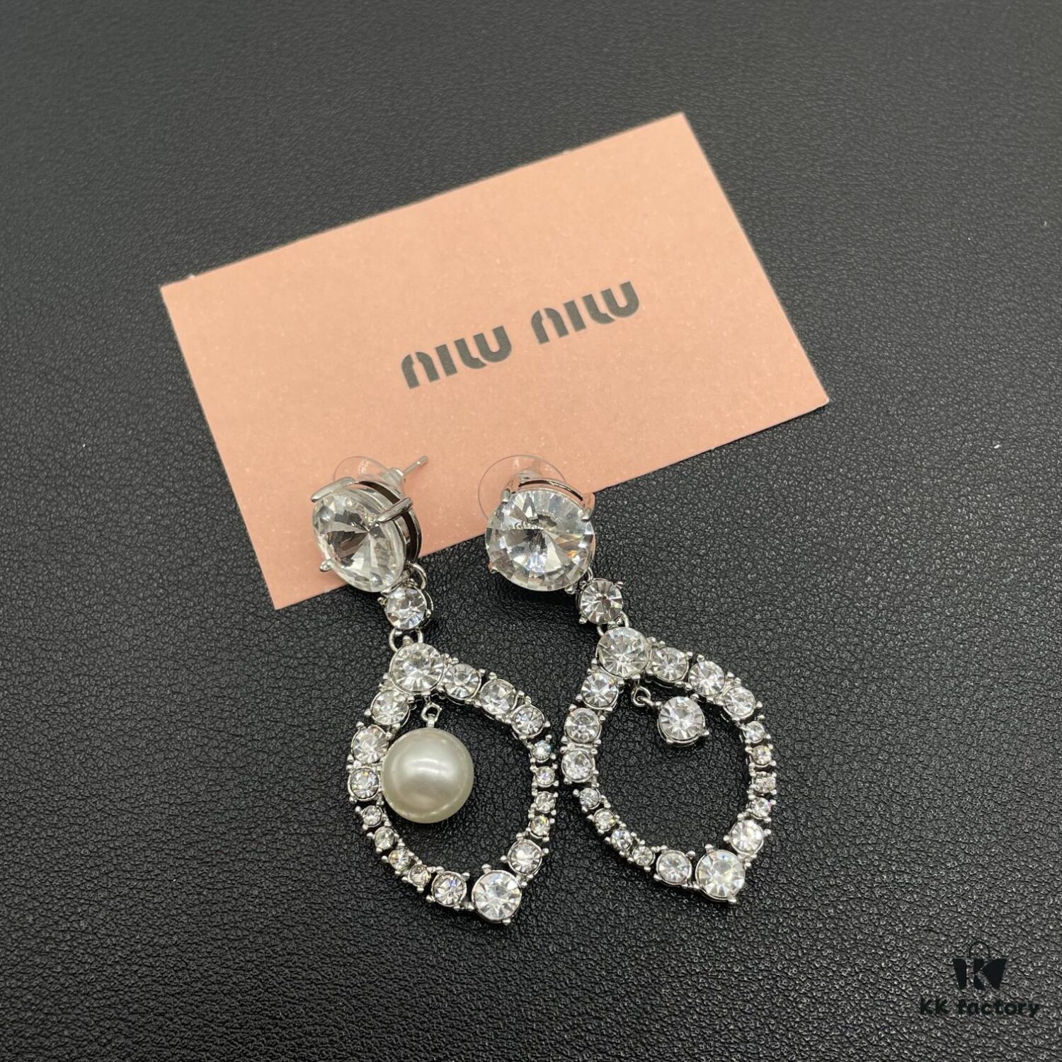 6930172912f62673a6faccc0 Miumiu Elegant Heart Pearl Stud Earrings, Minimalist Luxury Design with Vintage Charm