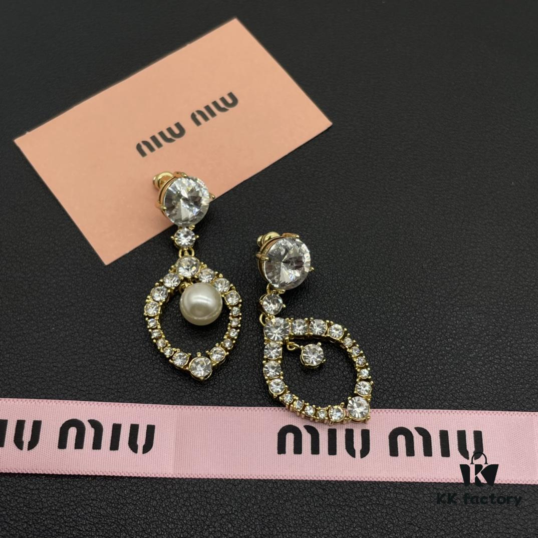 6930172e12f62673a6faccc6 Miu Miu Textured Luxury Pearl Heart Stud Earrings, Minimalist Design with Vintage Charm, Must-Have Summer Accessory
