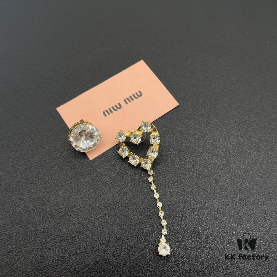 6930173312f62673a6facccc Miu Miu Textured Luxury Pearl Heart Stud Earrings, Minimalist Design with Vintage Charm, Must-Have Summer Fashion Accessory