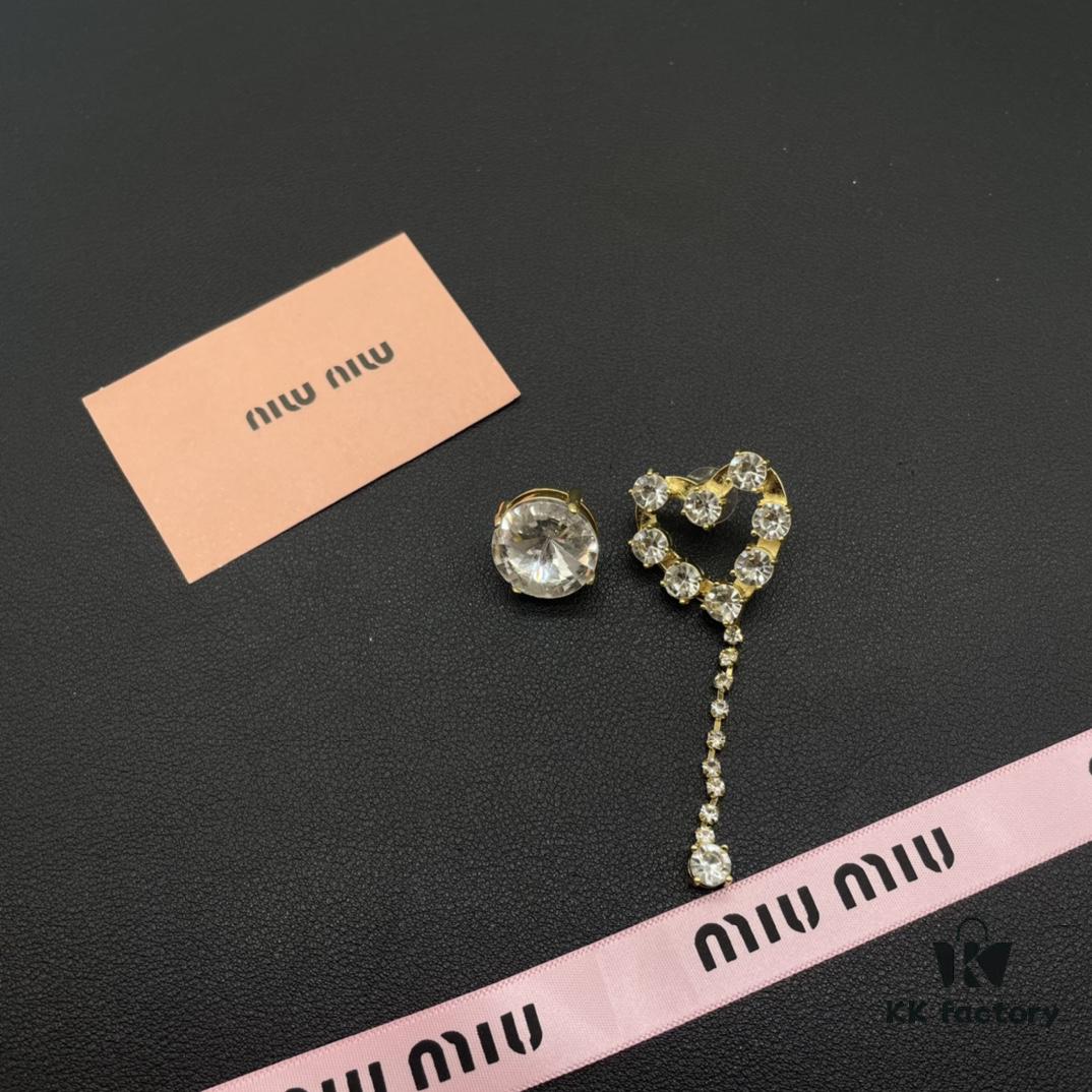 6930173412f62673a6facccd Miu Miu Textured Luxury Pearl Heart Stud Earrings, Minimalist Design with Vintage Charm, Must-Have Summer Fashion Accessory