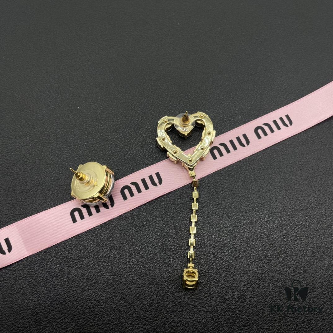 6930173412f62673a6faccd0 Miu Miu Textured Luxury Pearl Heart Stud Earrings, Minimalist Design with Vintage Charm, Must-Have Summer Fashion Accessory