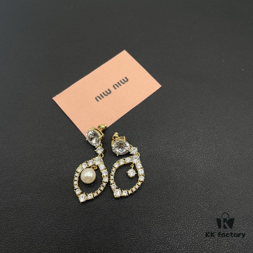 6930173712f62673a6faccd2 Miu Miu Textured Luxury Pearl Heart Stud Earrings, Minimalist Design with Vintage Charm, Must-Have Summer Accessory