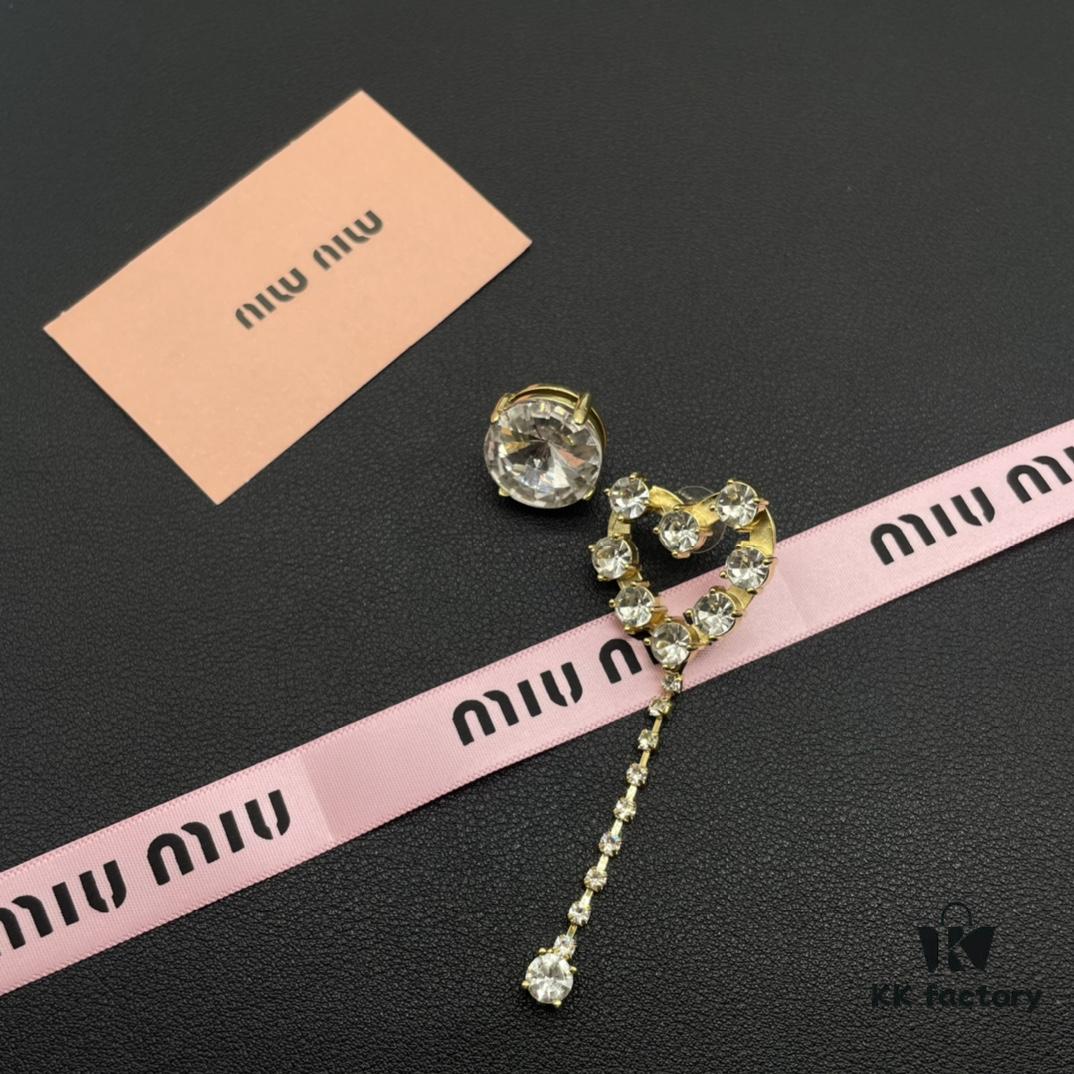 6930174712f62673a6facce7 Miu Miu Textured Luxury Pearl Heart Stud Earrings, Minimalist Design with Vintage Charm, Must-Have Summer Fashion Accessory