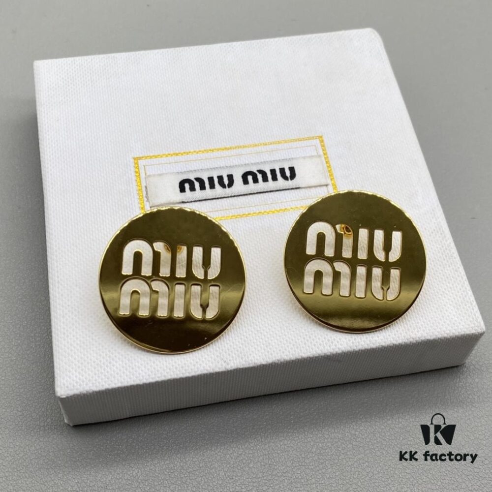 6930175412f62673a6faccf6 Miu Miu Textured Luxury Pearl Heart Stud Earrings, Minimalist Design with Vintage Charm, Must-Have Summer Fashion Accessory