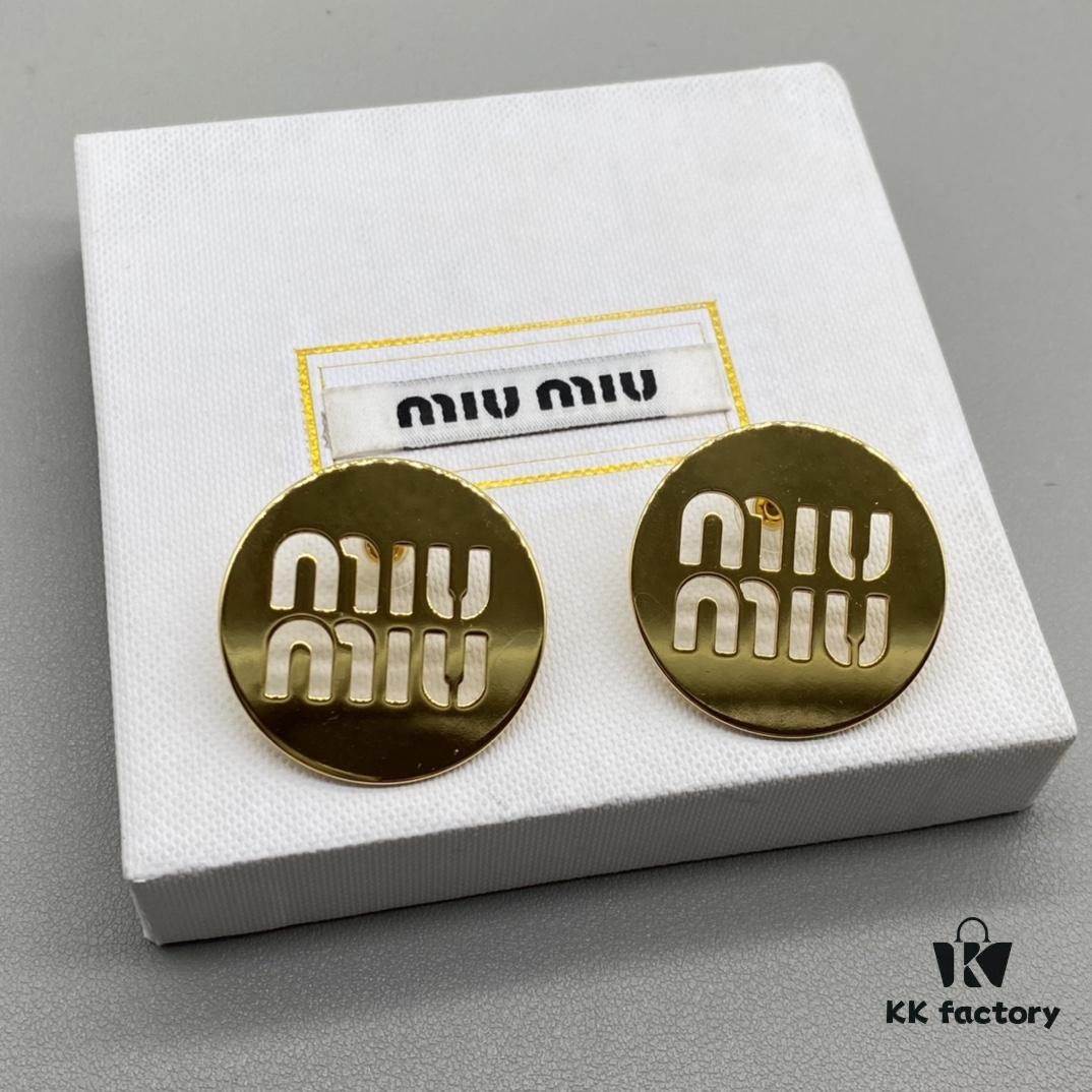 6930175412f62673a6faccf6 Miu Miu Textured Luxury Pearl Heart Stud Earrings, Minimalist Design with Vintage Charm, Must-Have Summer Fashion Accessory