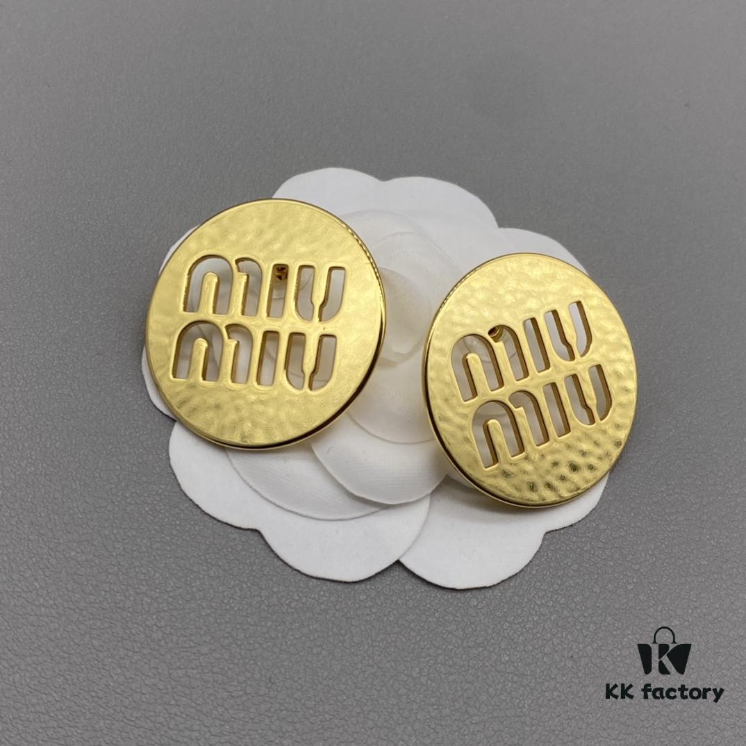 6930175d12f62673a6faccff Miu Miu Textured Luxury Pearl Heart Stud Earrings, Minimalist Design with Vintage Charm, Must-Have Summer Fashion Accessory