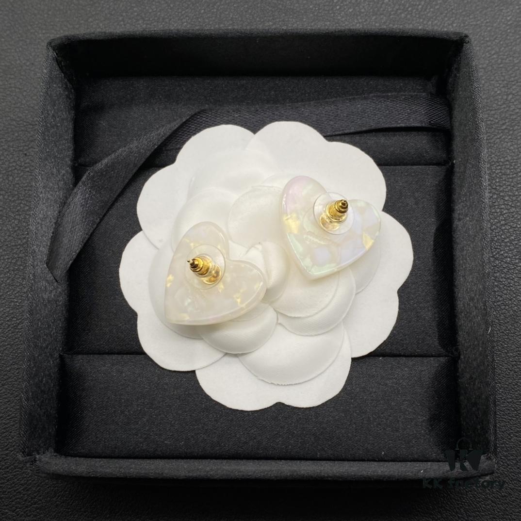 6930175e12f62673a6facd06 Miu Miu Textured Luxury Pearl Heart Stud Earrings, Minimalist Design with Vintage Charm, Must-Have Summer Fashion Accessory