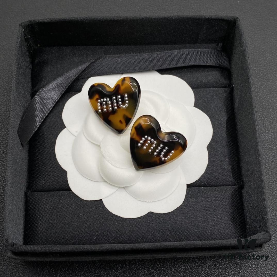6930176212f62673a6facd07 Miu Miu Textured Luxurious Pearl Heart Stud Earrings, Minimalist Design with Vintage Charm, Must-Have Summer Fashion Accessory