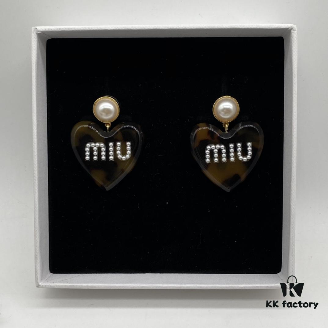 6930176612f62673a6facd0c Miu Miu Textured Luxury Pearl Heart Stud Earrings, Minimalist Love Design, Fashionable Retro Style, Must-Have Summer Accessory