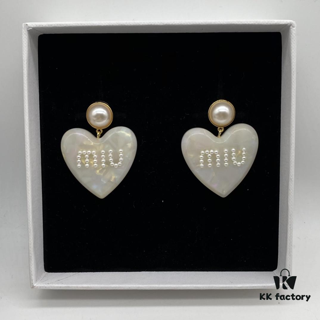 6930176712f62673a6facd0e Miu Miu Textured Luxurious Pearl Heart Stud Earrings, Minimalist Design with Vintage Charm, Must-Have Summer Fashion Accessory