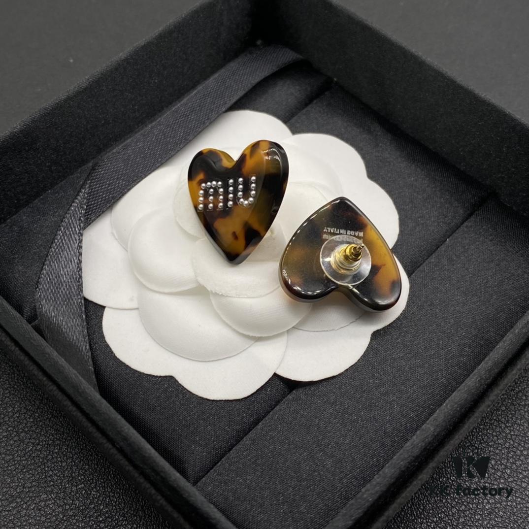 6930176d12f62673a6facd14 Miu Miu Textured Luxurious Pearl Heart Stud Earrings, Minimalist Design with Vintage Charm, Must-Have Summer Fashion Accessory