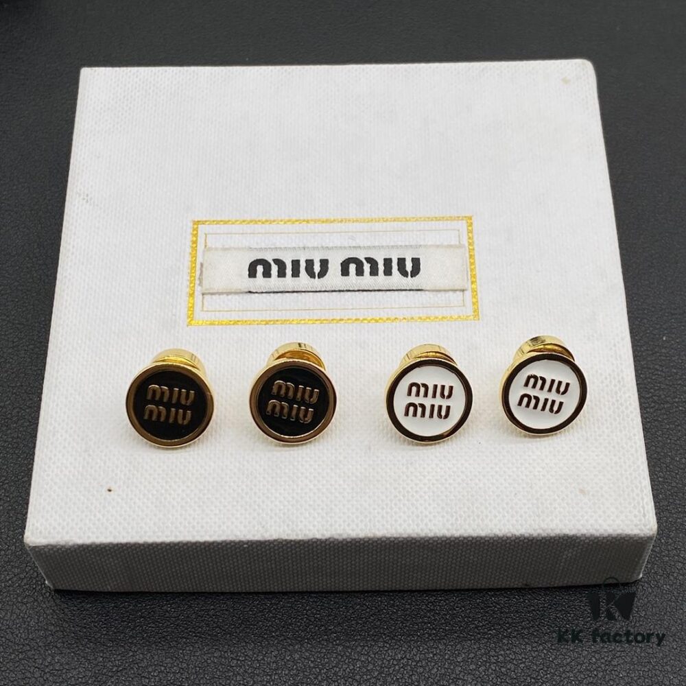 6930177212f62673a6facd19 Miu Miu Textured Luxurious Pearl Heart Stud Earrings, Minimalist Design with Vintage Charm, Must-Have Summer Fashion Accessory