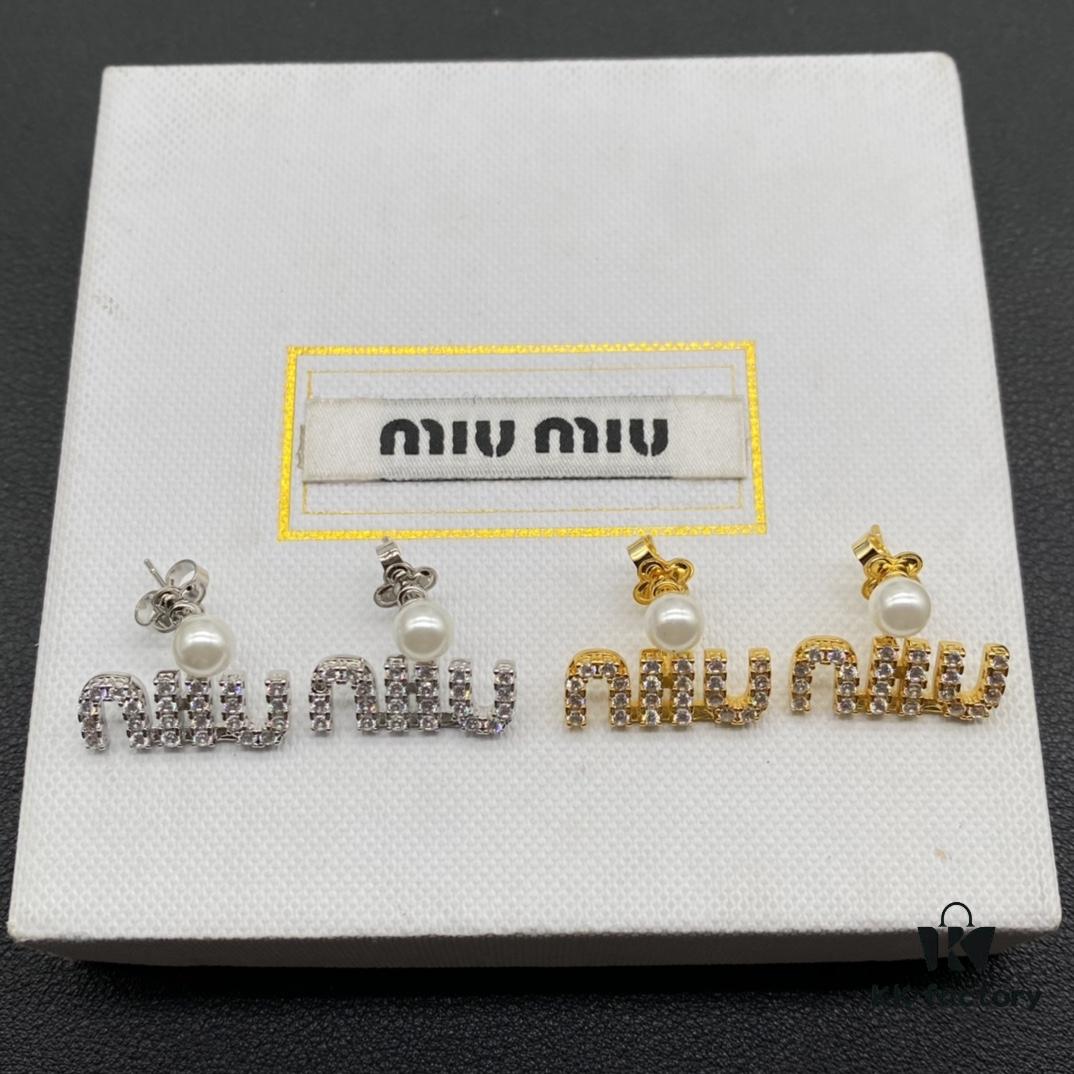 6930177c12f62673a6facd2a Miu Miu Textured Luxury Pearl Heart Stud Earrings, Minimalist Design with Retro Charm, Must-Have for Summer Styling