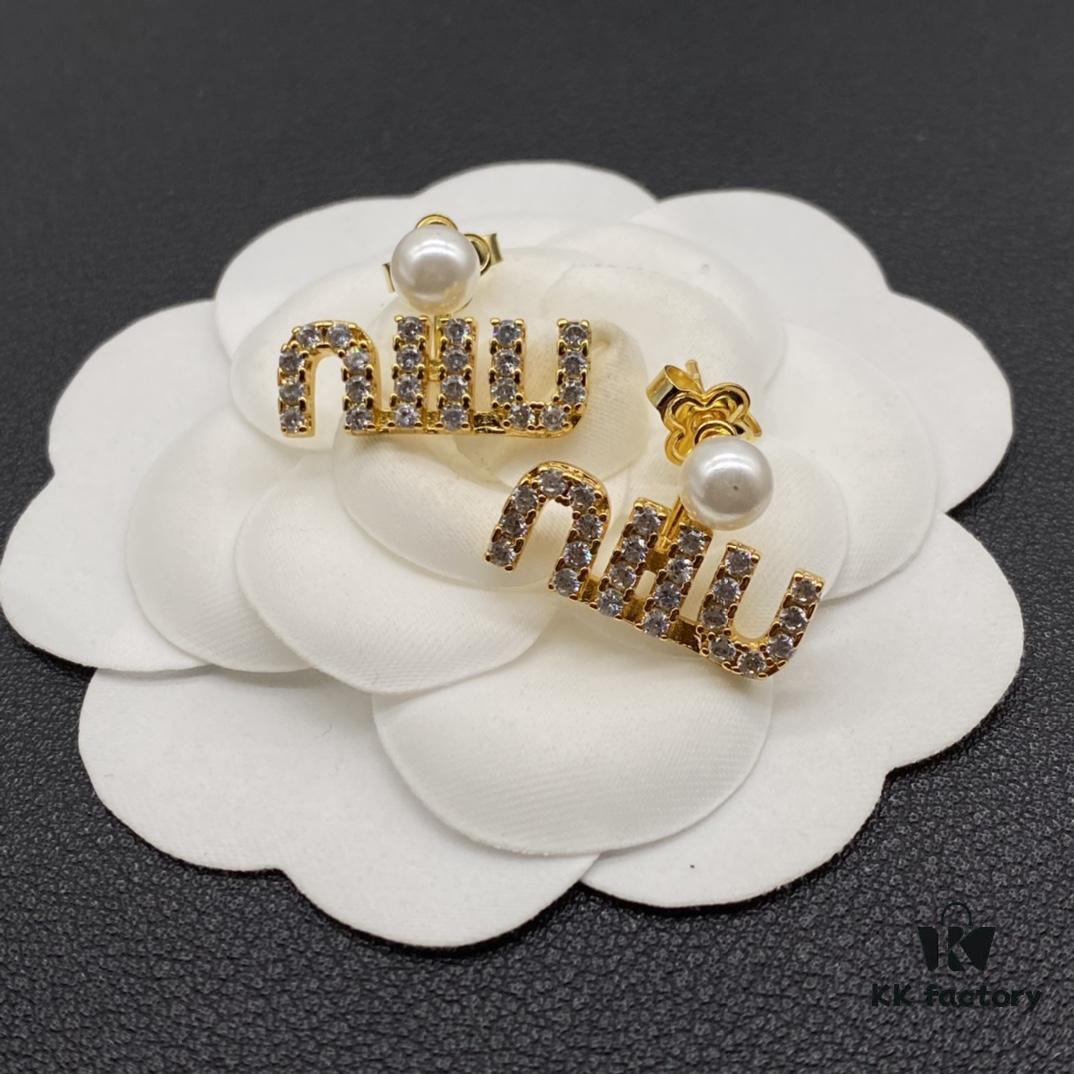 6930177e12f62673a6facd2b Miu Miu Textured Luxury Pearl Heart Stud Earrings, Minimalist Design with Retro Charm, Must-Have for Summer Styling