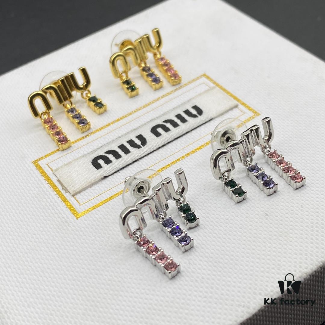 6930178112f62673a6facd32 Miu Miu Textured Luxurious Pearl Heart Stud Earrings, Minimalist Design with Vintage Charm, Must-Have Summer Fashion Accessory