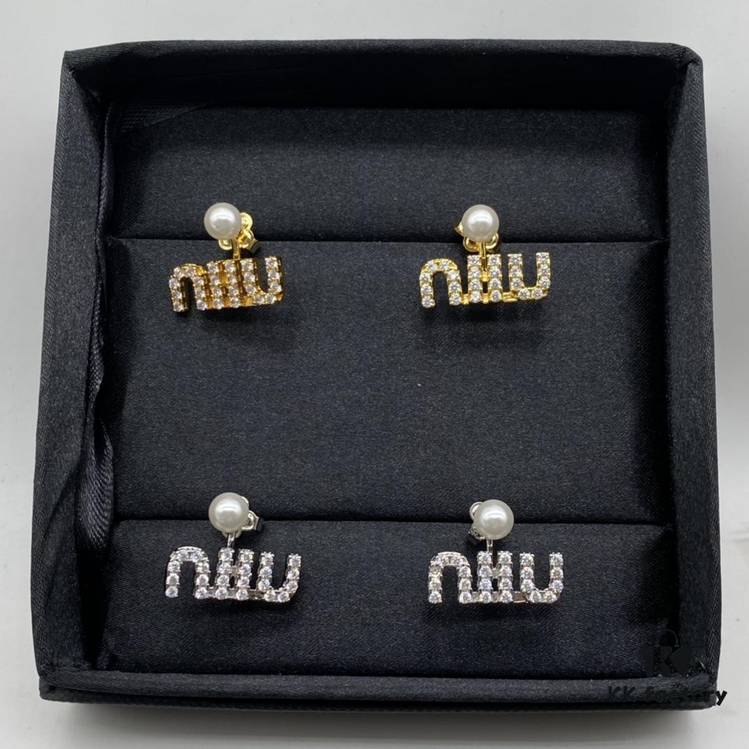 6930178512f62673a6facd38 Miu Miu Textured Luxury Pearl Heart Stud Earrings, Minimalist Design with Retro Charm, Must-Have for Summer Styling