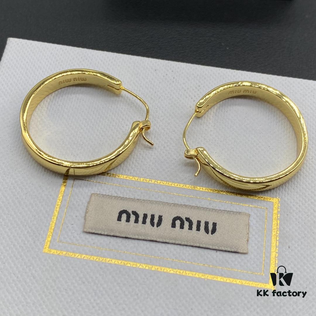 6930178512f62673a6facd39 Miu Miu Textured Luxury Pearl Heart Stud Earrings, Minimalist Design with Retro Charm, Must-Have Summer Fashion Accessory