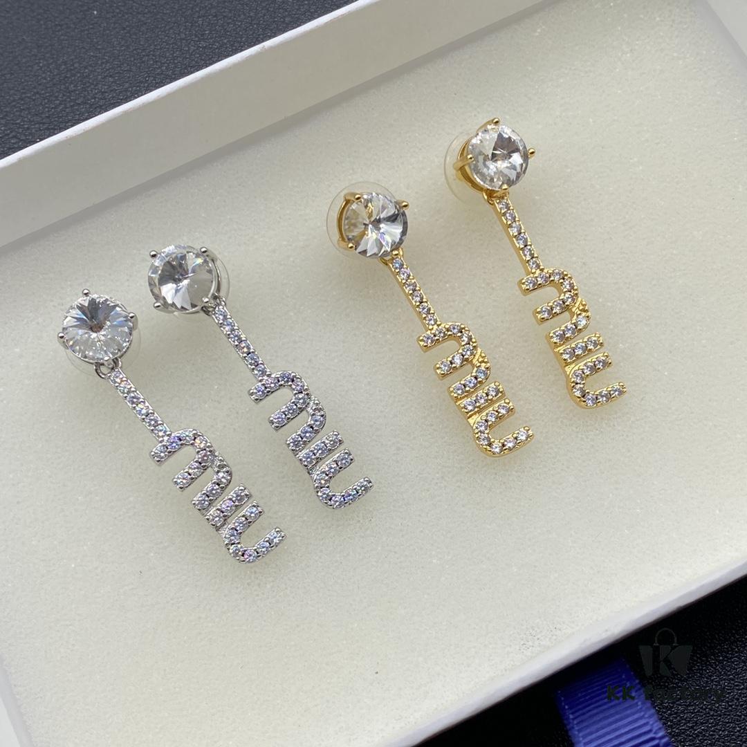 Miu Miu Textured Luxe Minimalist Pearl Heart Stud Earrings