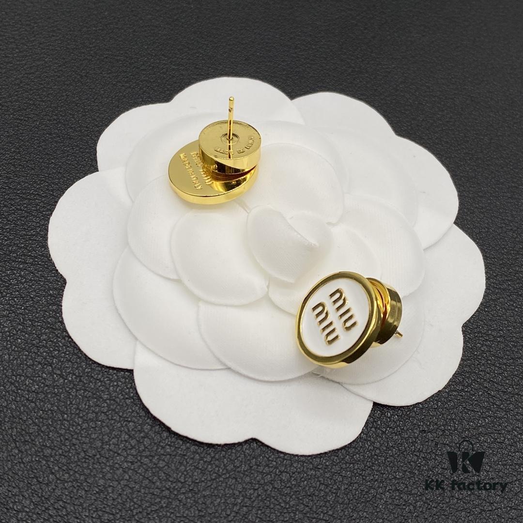 6930178a12f62673a6facd41 Miu Miu Textured Luxurious Pearl Heart Stud Earrings, Minimalist Design with Vintage Charm, Must-Have Summer Fashion Accessory