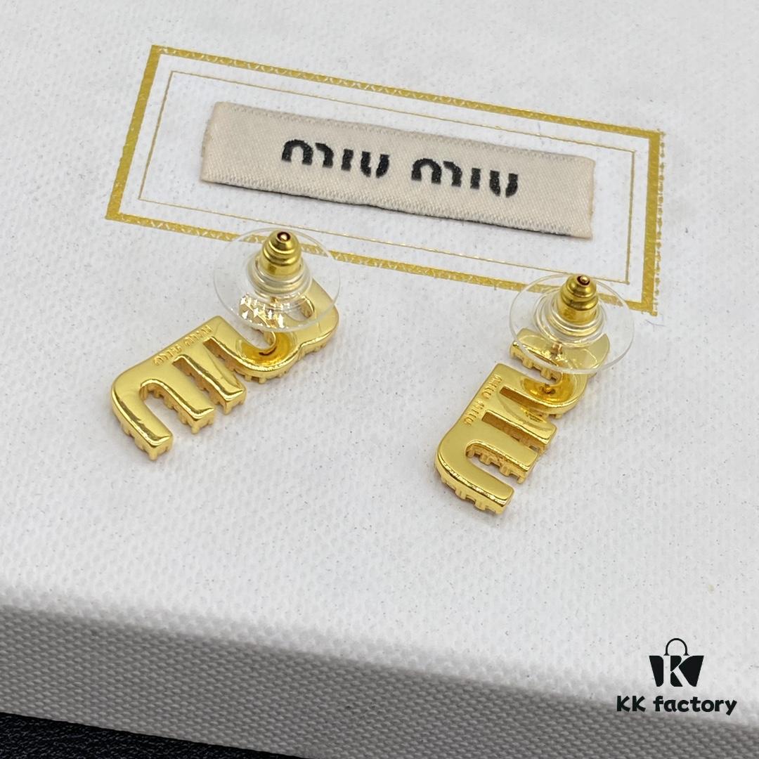 6930178d12f62673a6facd46 Miumiu Elegant Heart Pearl Stud Earrings, Minimalist Luxury Design with Vintage Charm