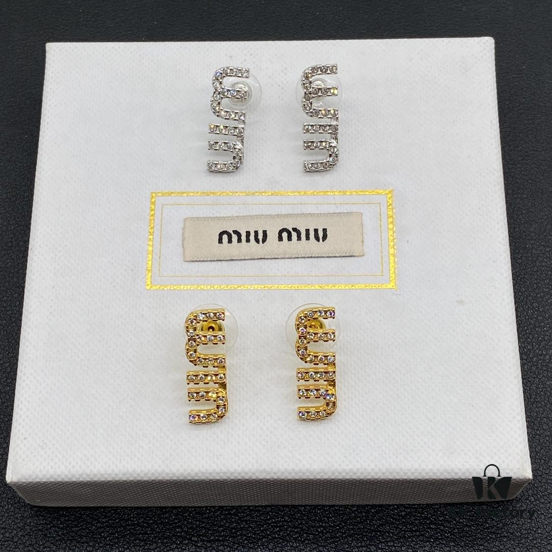 6930178f12f62673a6facd48 Miumiu Elegant Heart Pearl Stud Earrings, Minimalist Luxury Design with Vintage Charm