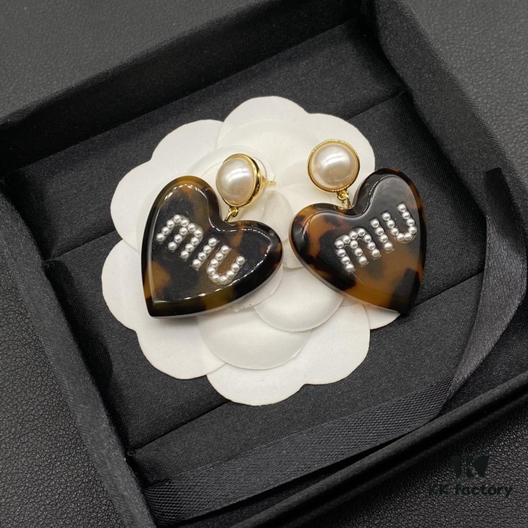 6930179112f62673a6facd4d Miu Miu Textured Luxury Pearl Heart Stud Earrings, Minimalist Love Design, Fashionable Retro Style, Must-Have Summer Accessory