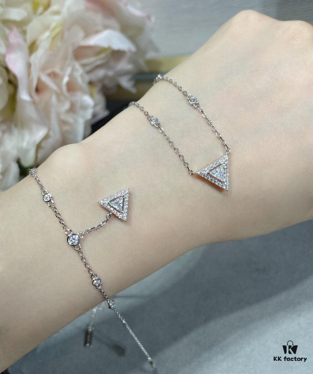 693017ce12f62673a6facdad Messika Triangle Necklace, White Gold