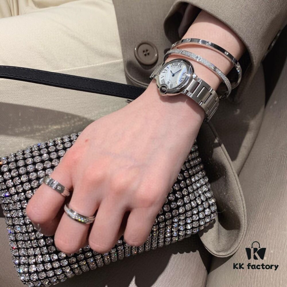 6930181c12f62673a6face37 Platinum-colored Piaget Ring with Rotating Design – The Must-Have 'Good Fortune' Ring This Year