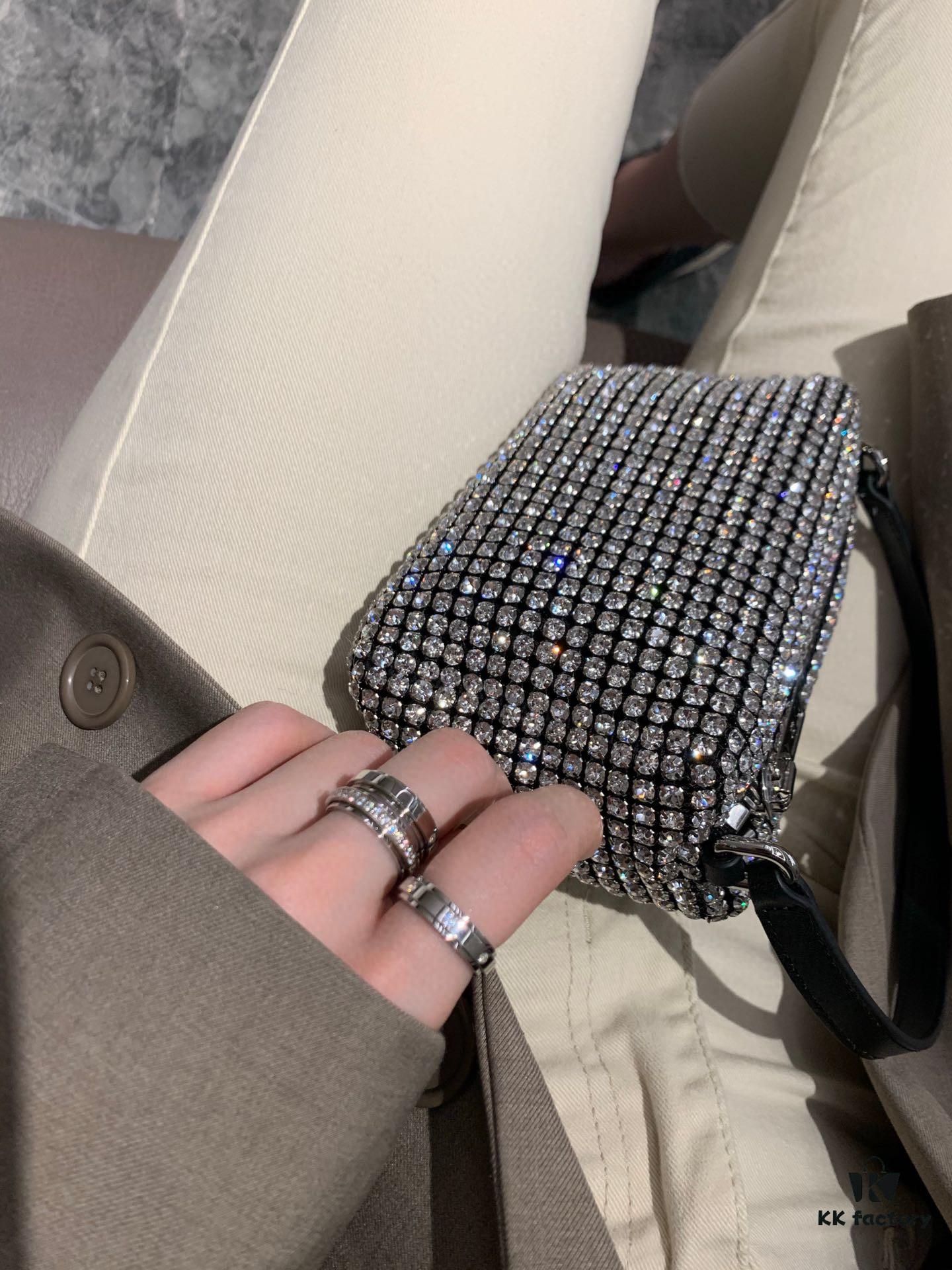 6930182212f62673a6face3f Platinum-colored Piaget ring with rotating design, featuring single diamond, seven-diamond, and full-diamond options