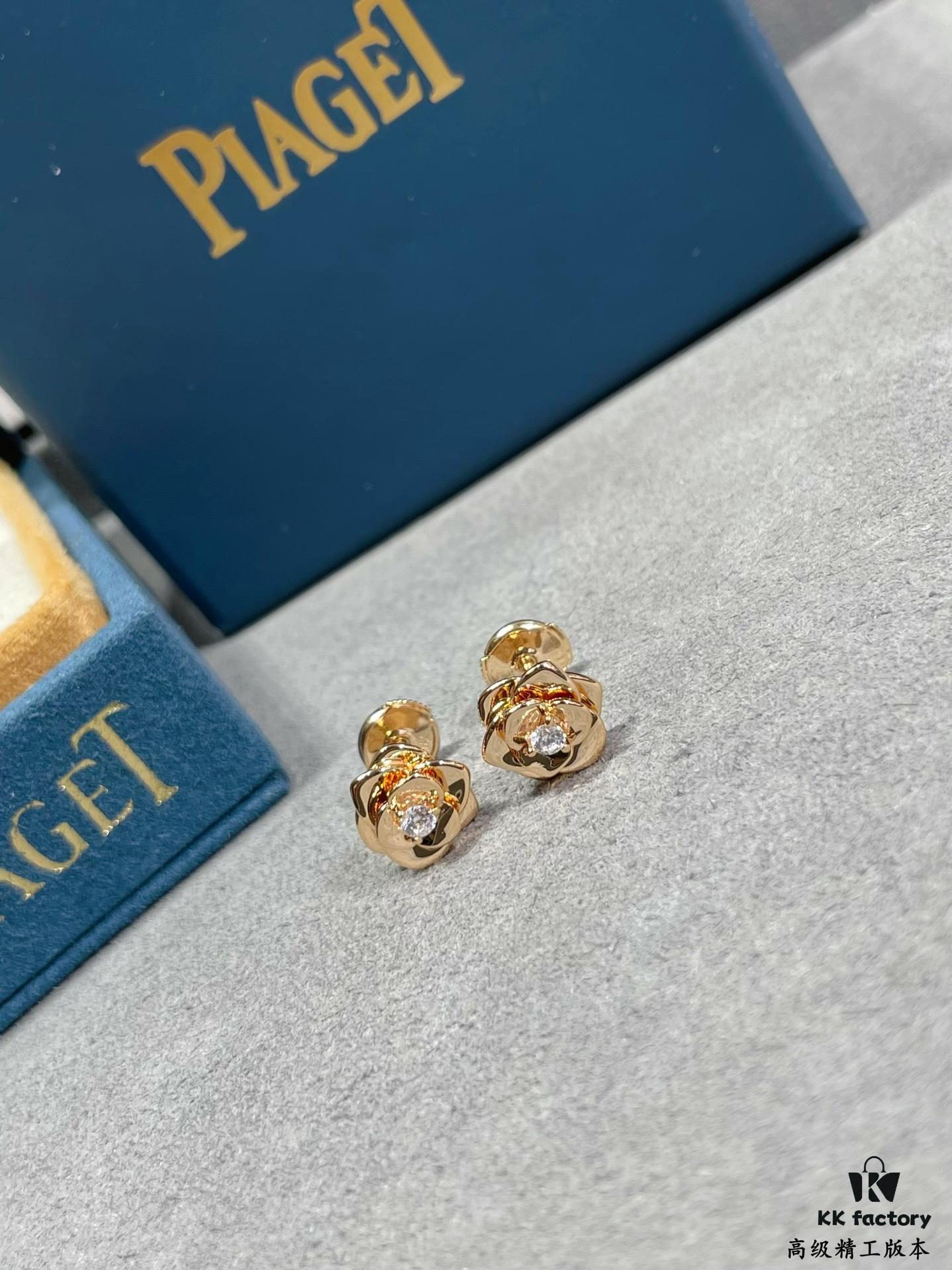 6930189012f62673a6faceed Pearl & Gold Floral Stud Earrings That Capture Your Heart at First Sight