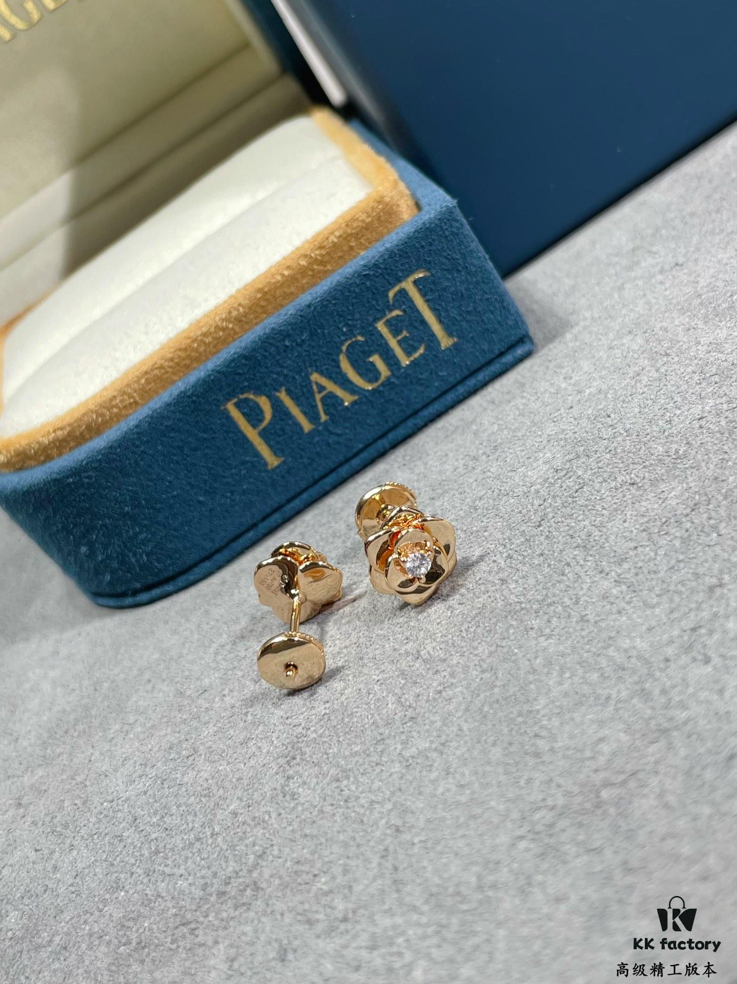 6930189a12f62673a6facf01 Pearl & Gold Floral Stud Earrings That Capture Your Heart at First Sight