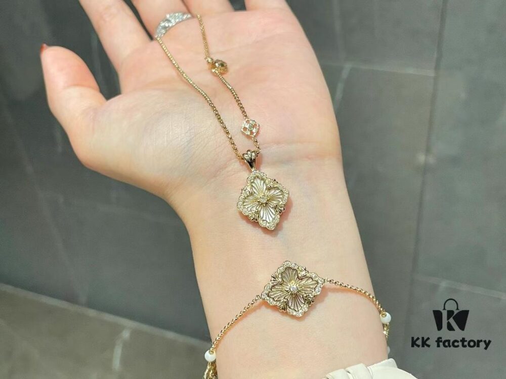 693019c212f62673a6fad06f Pure and Seductive White, Absolutely Love It... 💛 Buccellati