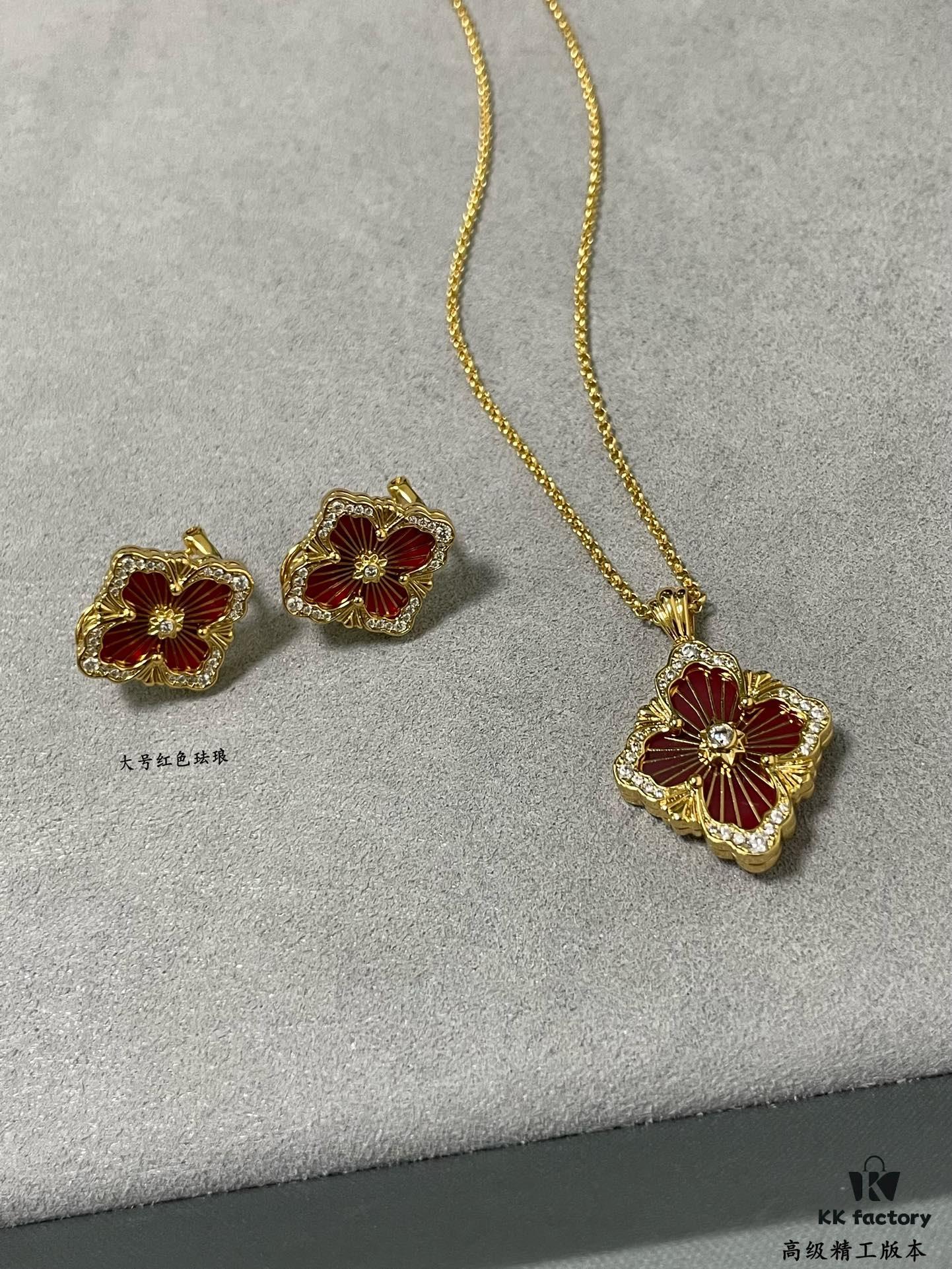 69301a3c12f62673a6fad0ff Buccellati Opera Grand Red Enamel Earrings, Vintage Court-style Four-Leaf Clover, Large Size