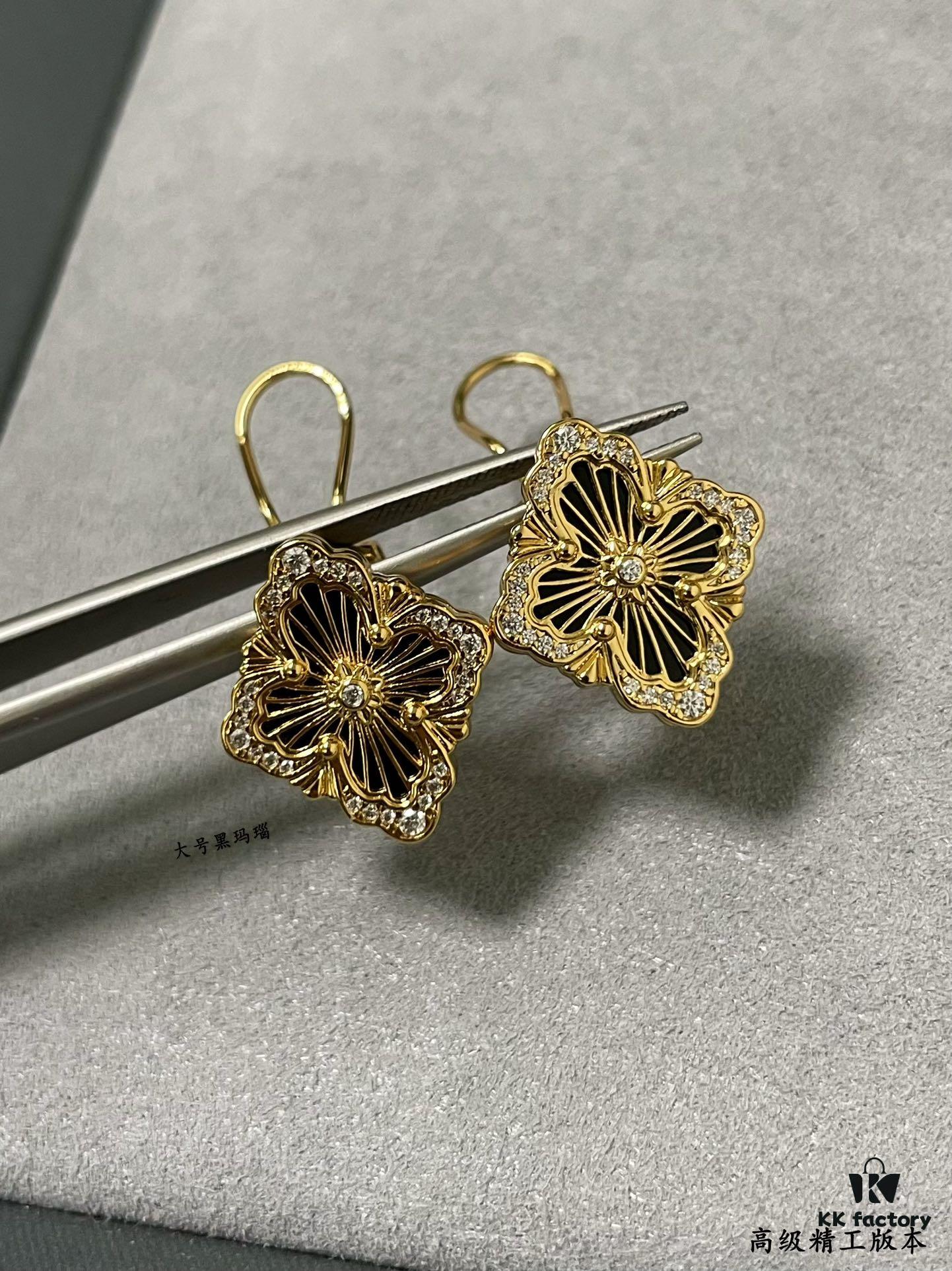69301a3e12f62673a6fad101 Buccellati Opera Grande Series Large Black Agate Earrings, Retro Court-style Clover Design with Rigato Parallel Engraving Technique
