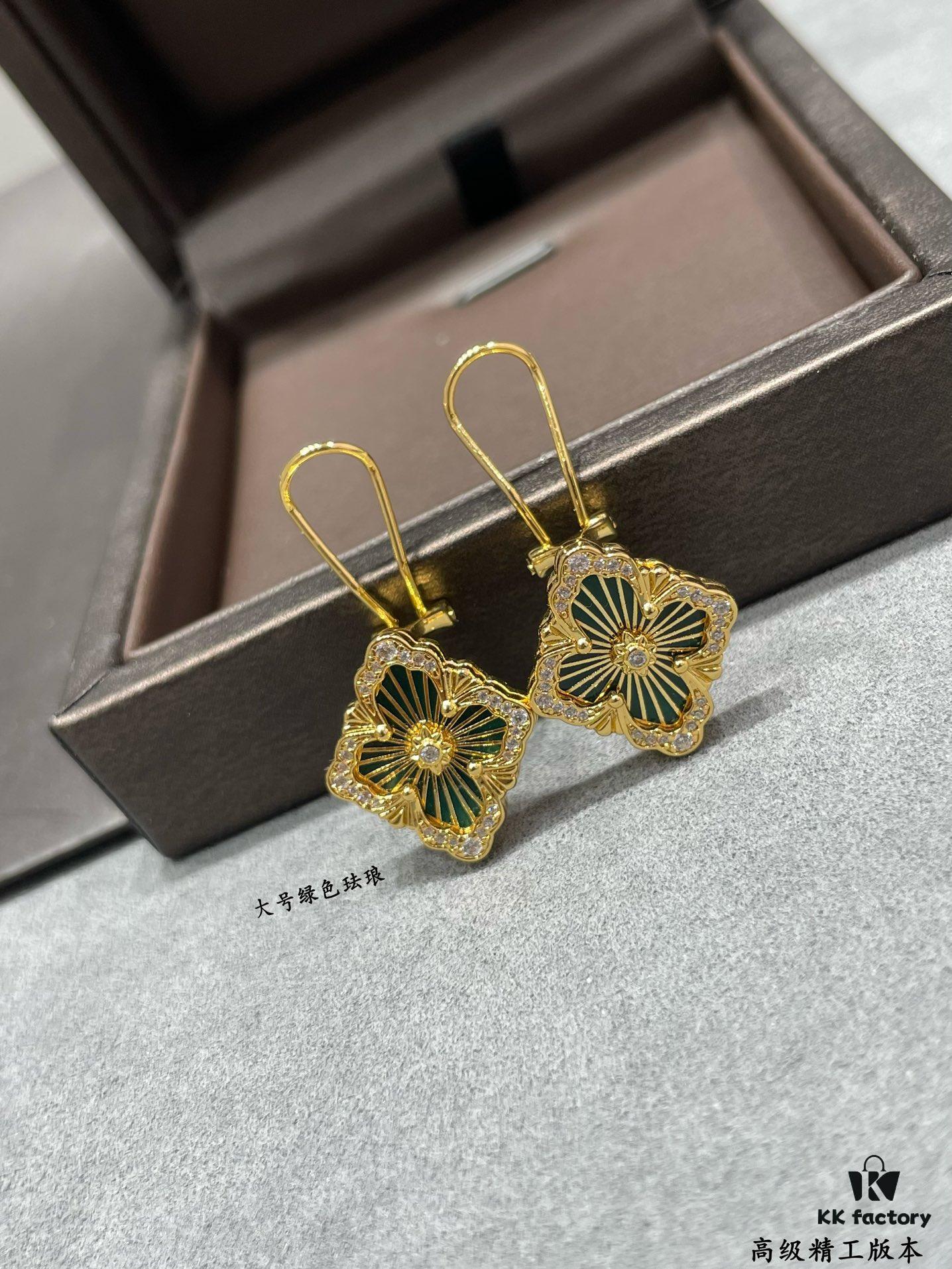 69301a5a12f62673a6fad119 Buccellati Opera Grande Series Large Green Enamel Earrings, Vintage Court Style Four-Leaf Clover with Rigato Silk-Craft Finish